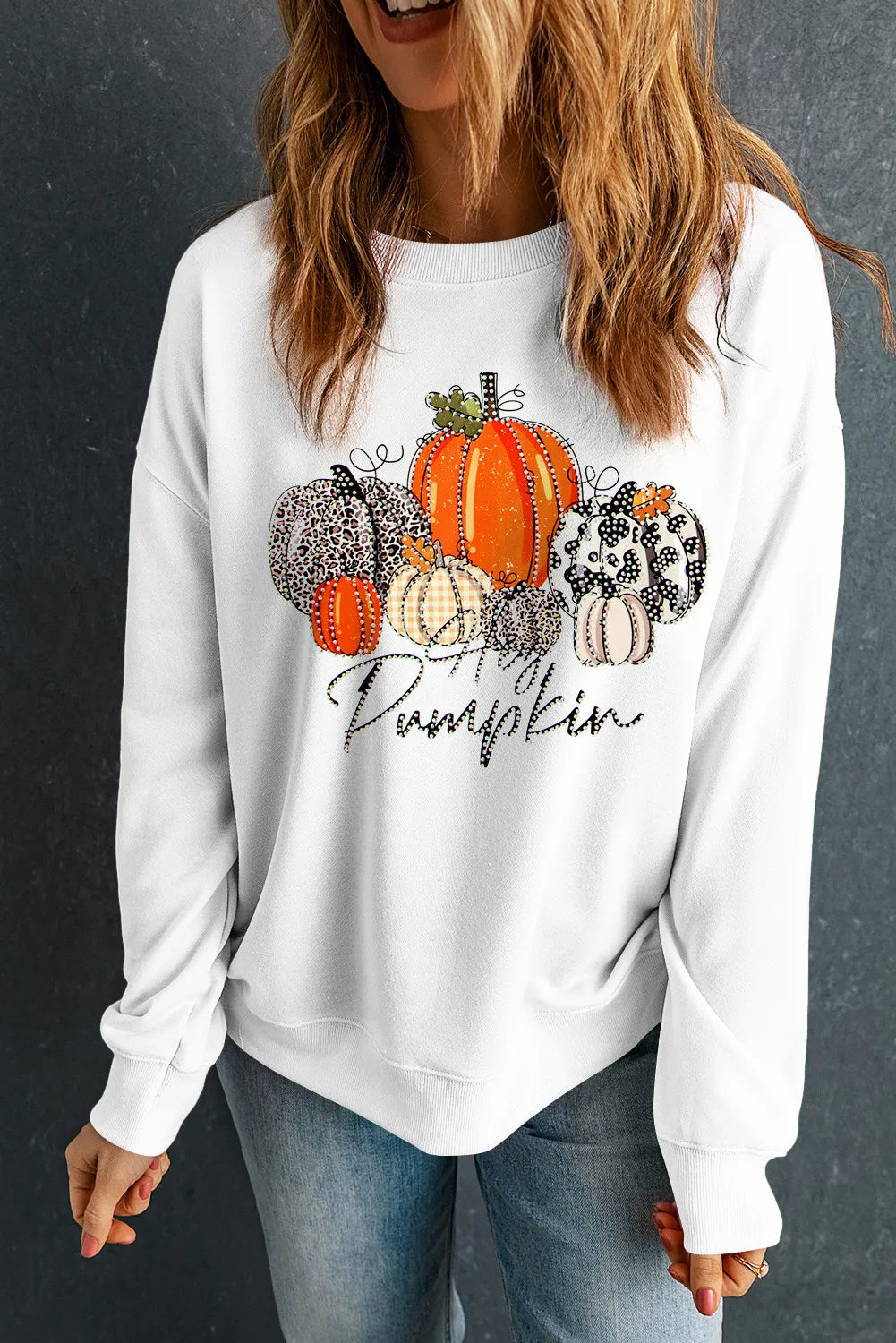 White round neck sweatshirt with a pumpkin graphic.