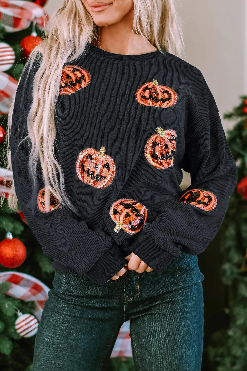 Sequin patch pumpkin round neck sweatshirt.
