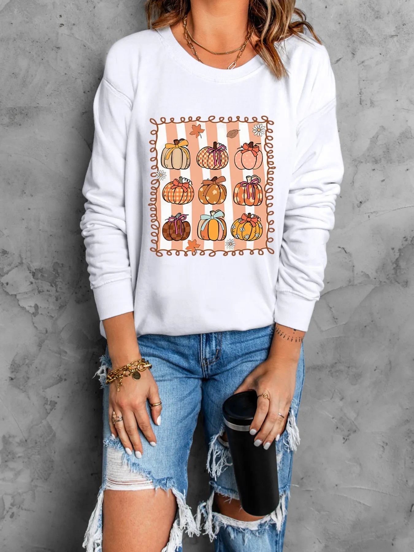 White round neck sweatshirt with a pumpkin graphic.