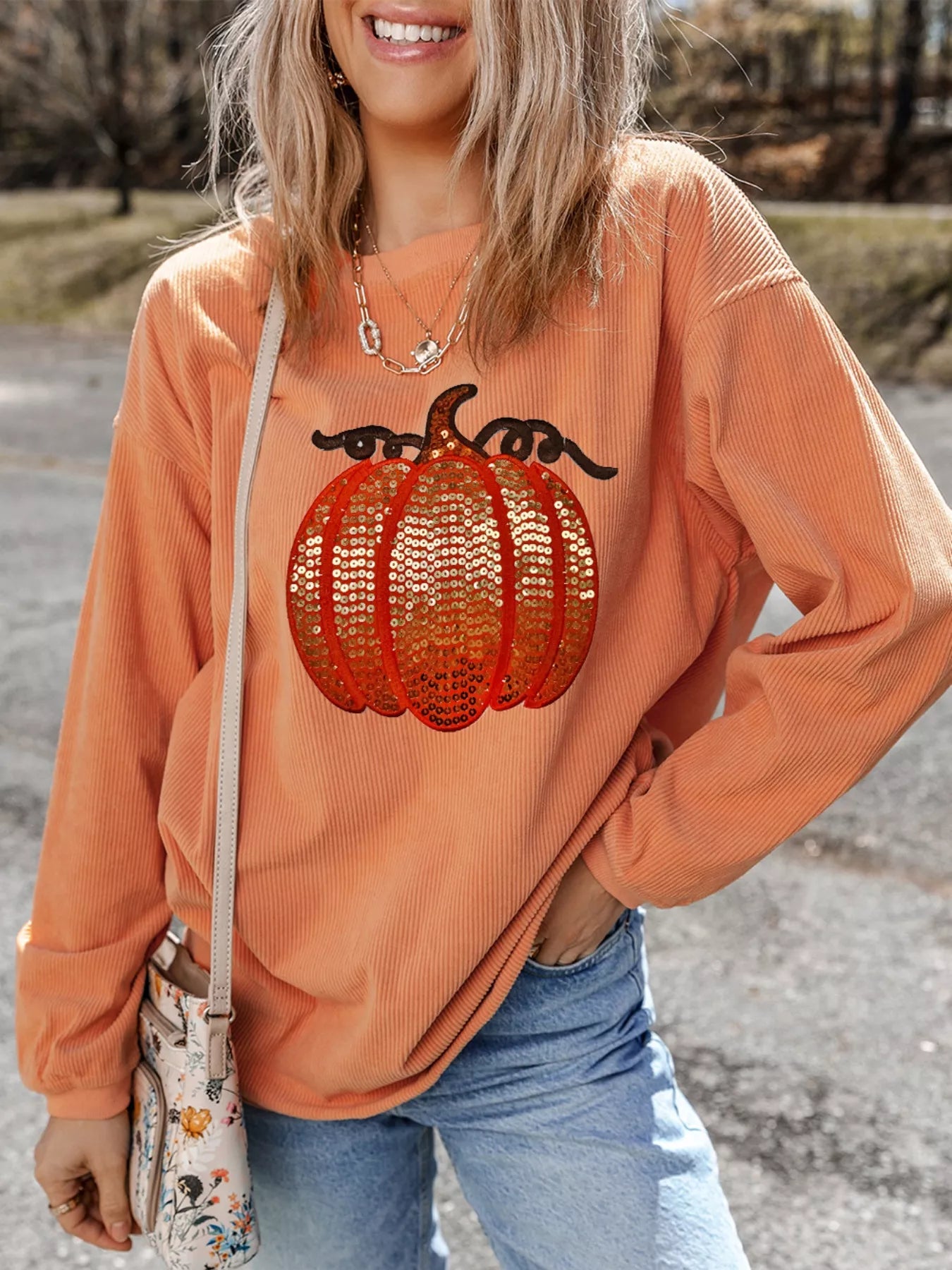 Halloween sequined pumpkin ribbed round neck sweatshirt.