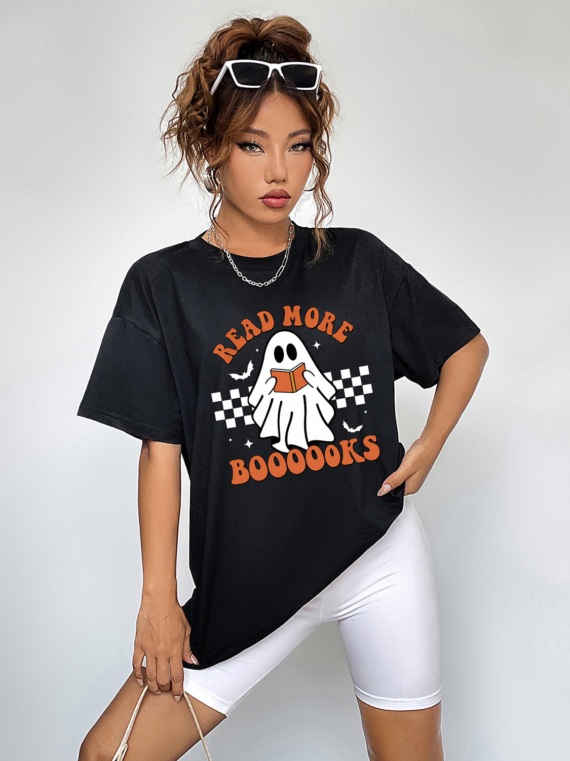 Round neck short sleeve ghost graphic t-shirt.