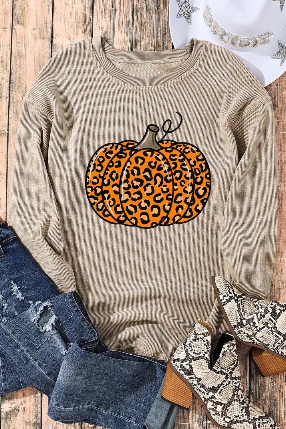 A beige long-sleeve sweatshirt with a leopard print pumpkin design.