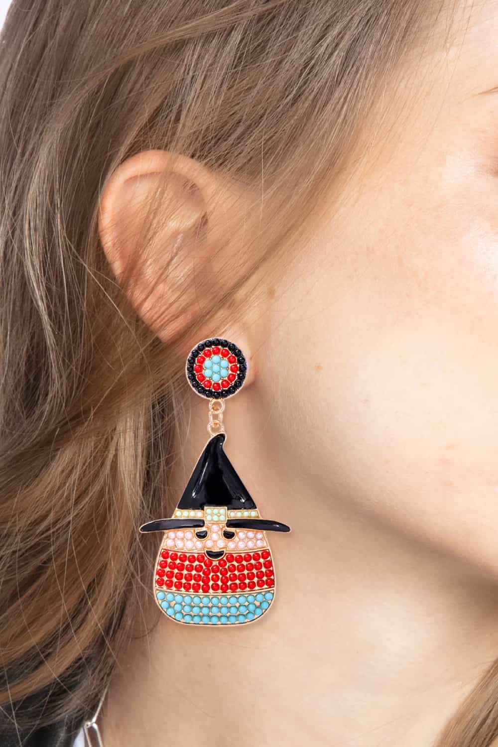 Witch's hat shape synthetic pearl dangle earrings with colorful beads.